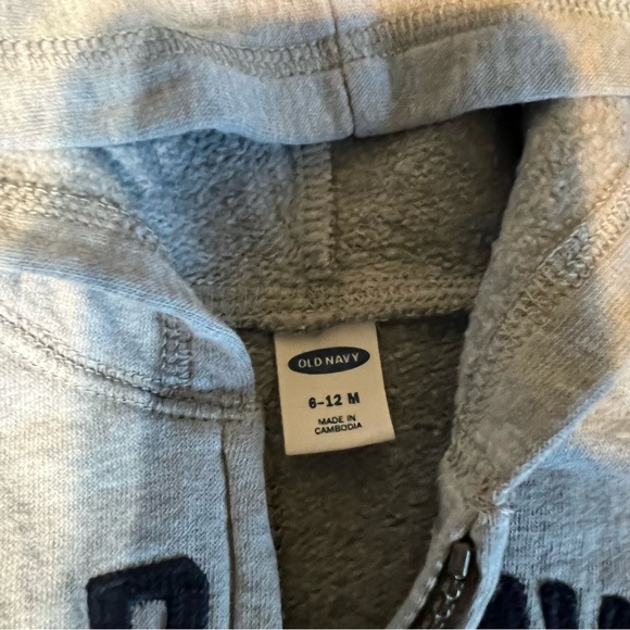 2 USED 6-12 MONTHS OLD NAVY TODDLER BOY ZIP UP SWEATER HOODIES - Picture 3 of 3